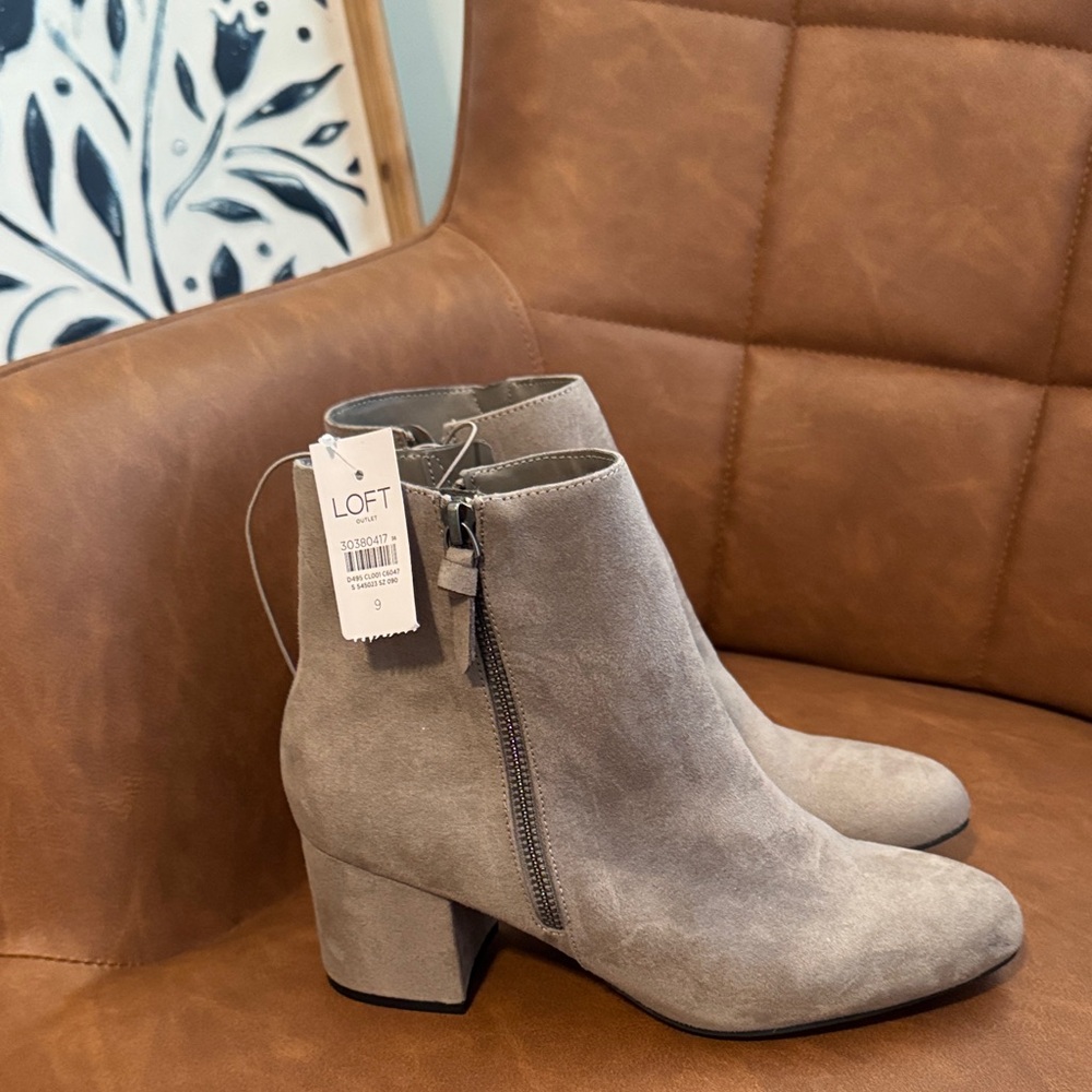 NEW LOFT Outlet Gray Faux Suede Ankle Booties